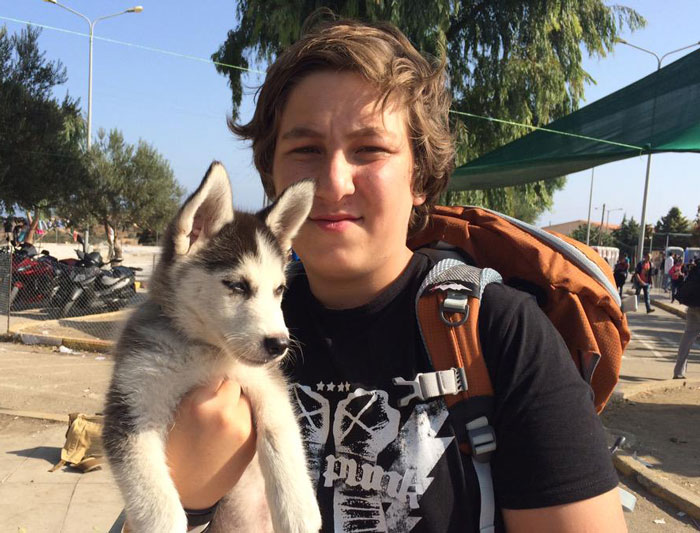 17-ročný chlapec utiekol zo Sýrie aj so svojím psom, pešo spolu prešli stovky kilometrov