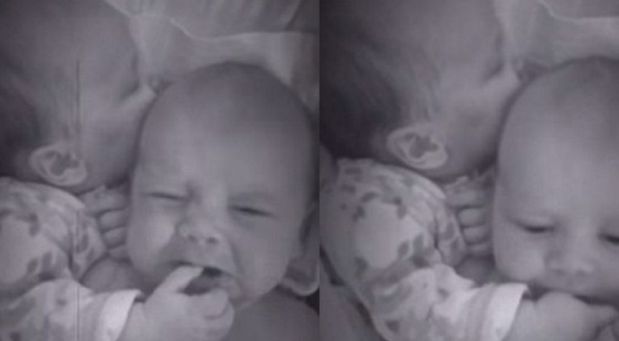 Priviezla z pôrodnice svoje dvojčatá. Ani vo sne ale netušila, že na kameru natočí toto!