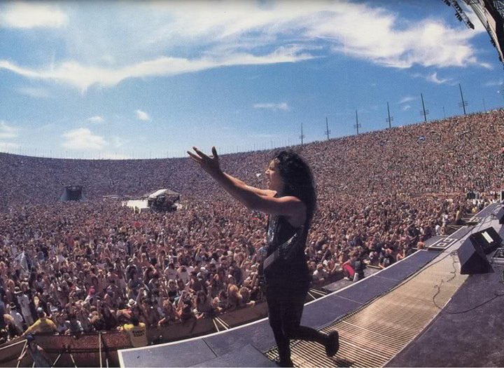 Takto hrala Metallica v Moskve pred viac ako 25-rokmi pred 1,6 miliónmi divákov. Takýto koncert ste ešte nevideli