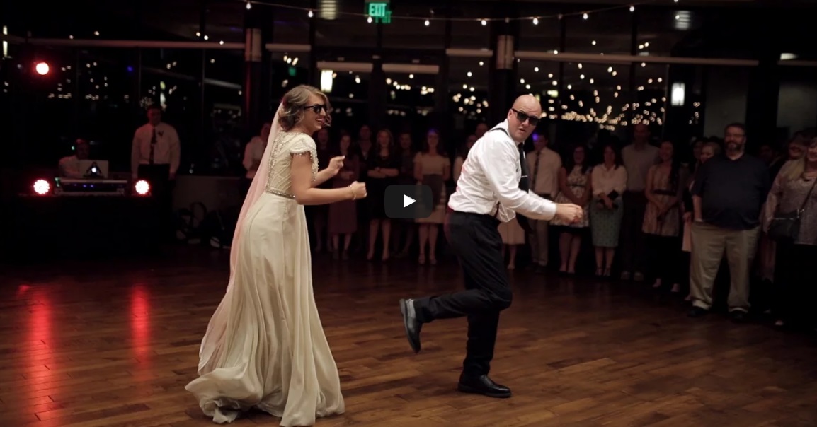 Tanec dcéry s otcom na svadbe sa stal hitom na internete!