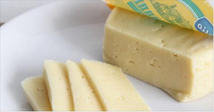 Takto zistíte, či si kupujete skutočný syr, alebo len napodobeninu zo sušeného mlieka