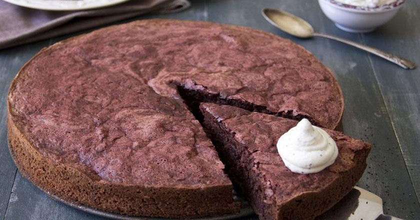 Fenomenálna čokoládová torta, v ktorej nie je žiadna múka, lahodá, mäkkučká, jednoducho rozpúšťa sa v ústach
