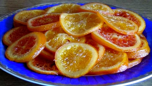 Karamelizované pomaranče sú v našej rodine najobľúbenejším dezertom a navyše z nich budete zdraví a nepriberiete